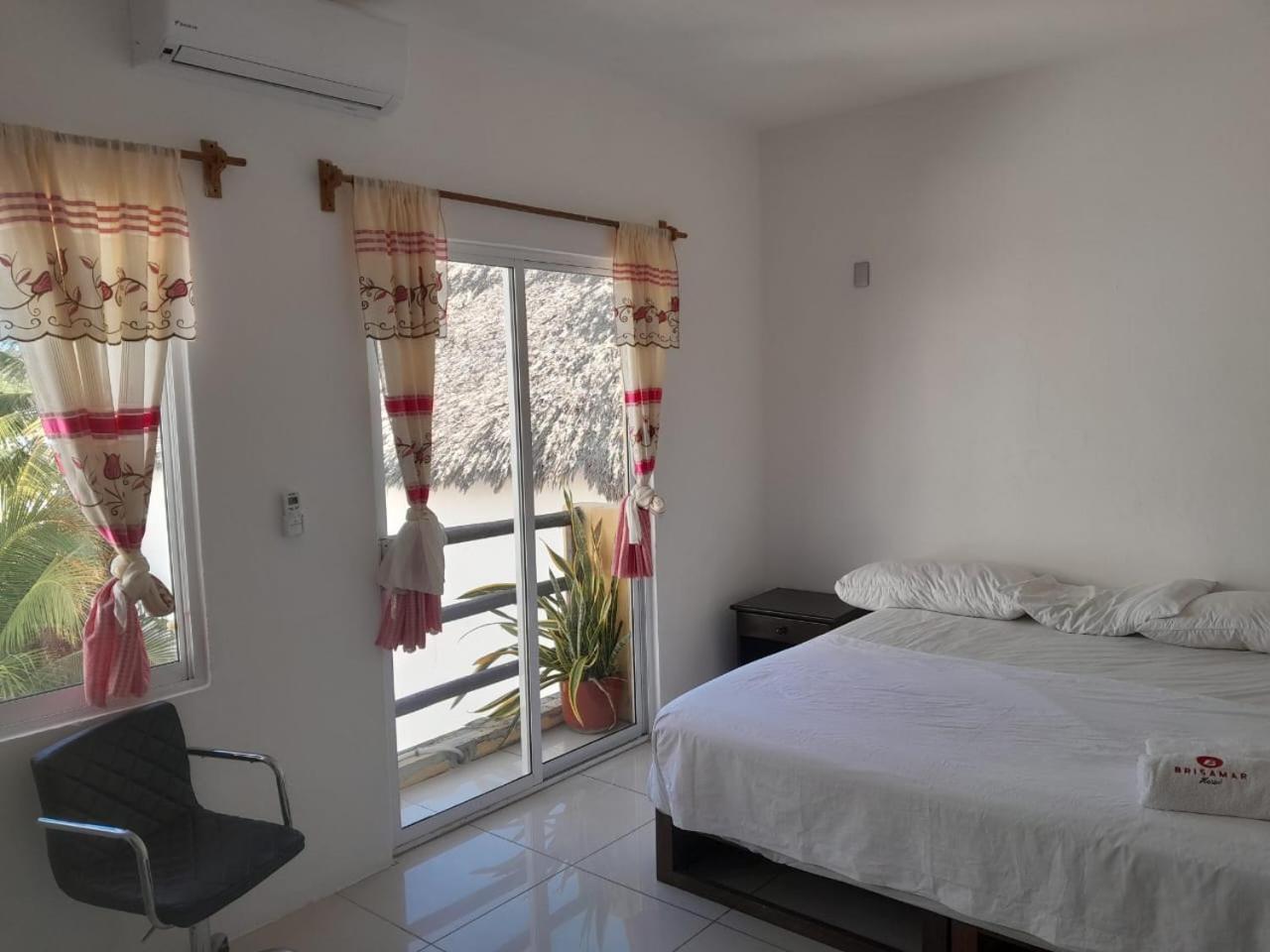 Brisamar Guesthouse Puerto Escondido  Exterior photo